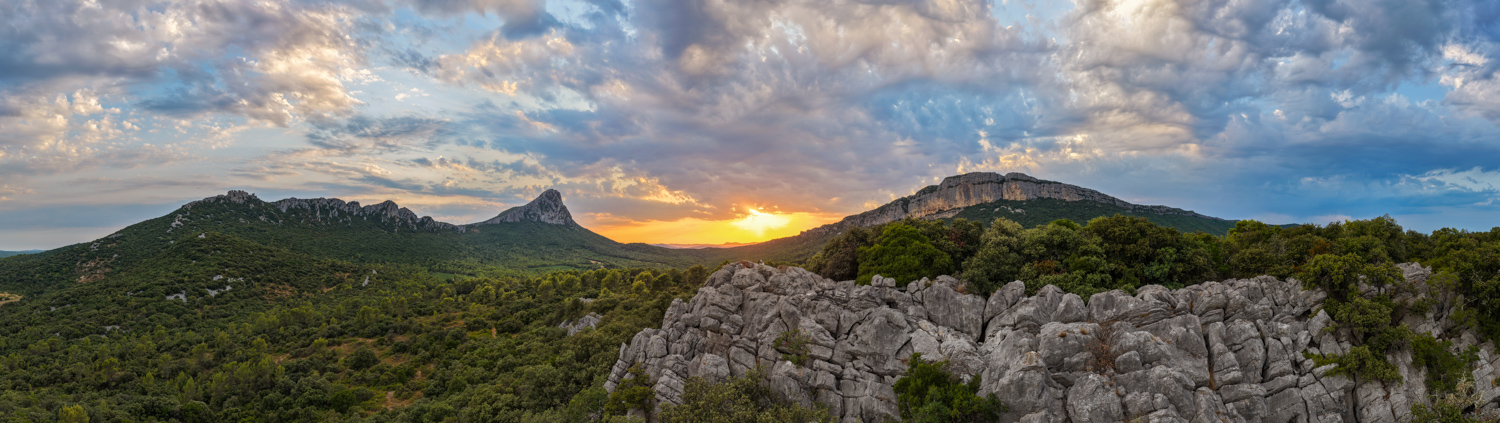 Le Pic Saint-Loup et l’Hortus au coucher du soleil